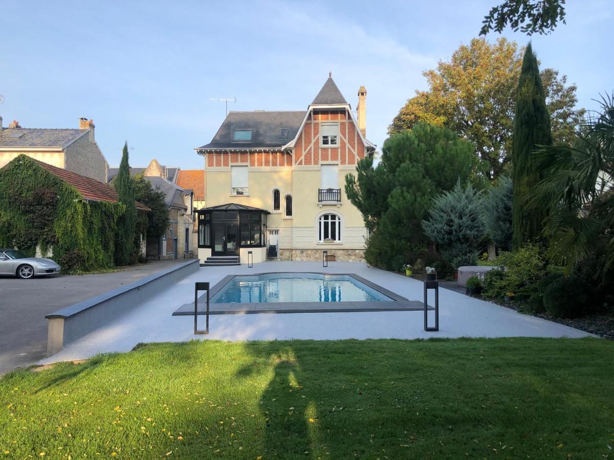 Le Pavillon De Nathalie Hotell Isles-sur-Suippe Exteriör bild