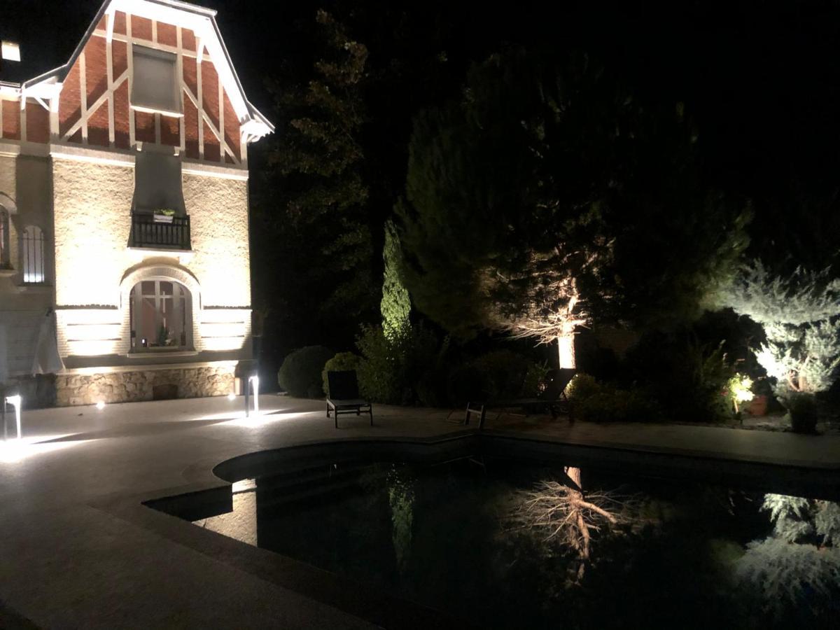 Le Pavillon De Nathalie Hotell Isles-sur-Suippe Exteriör bild