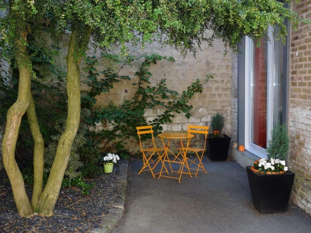 Le Pavillon De Nathalie Hotell Isles-sur-Suippe Exteriör bild
